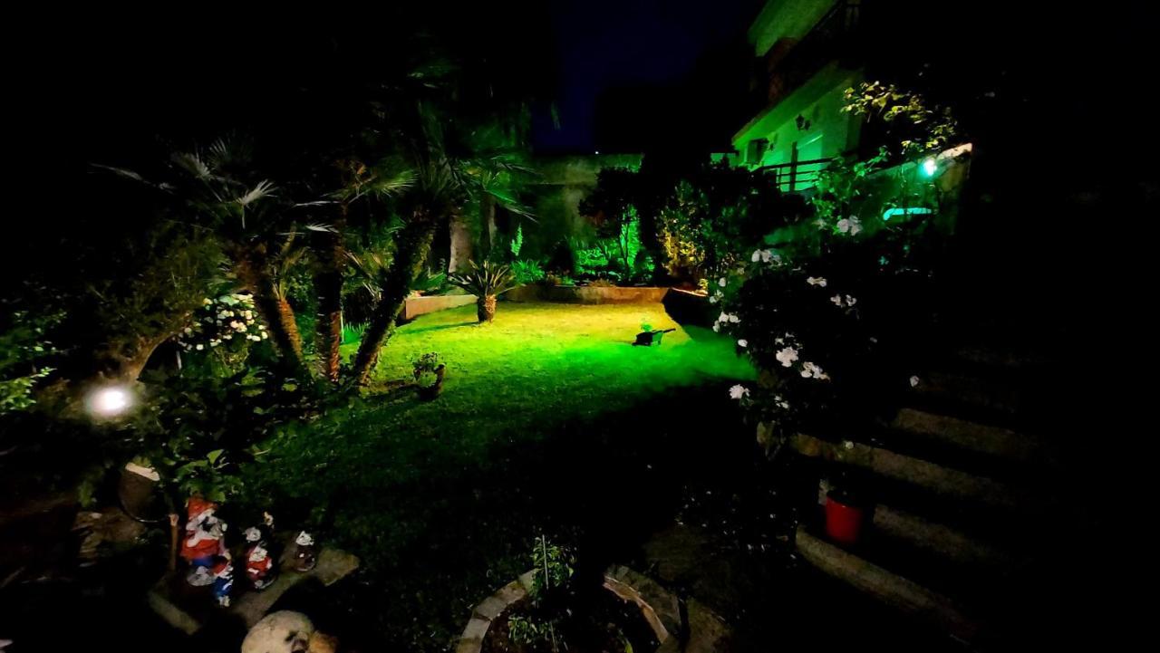 Michael'S Apartment'S Nea Roda Luaran gambar