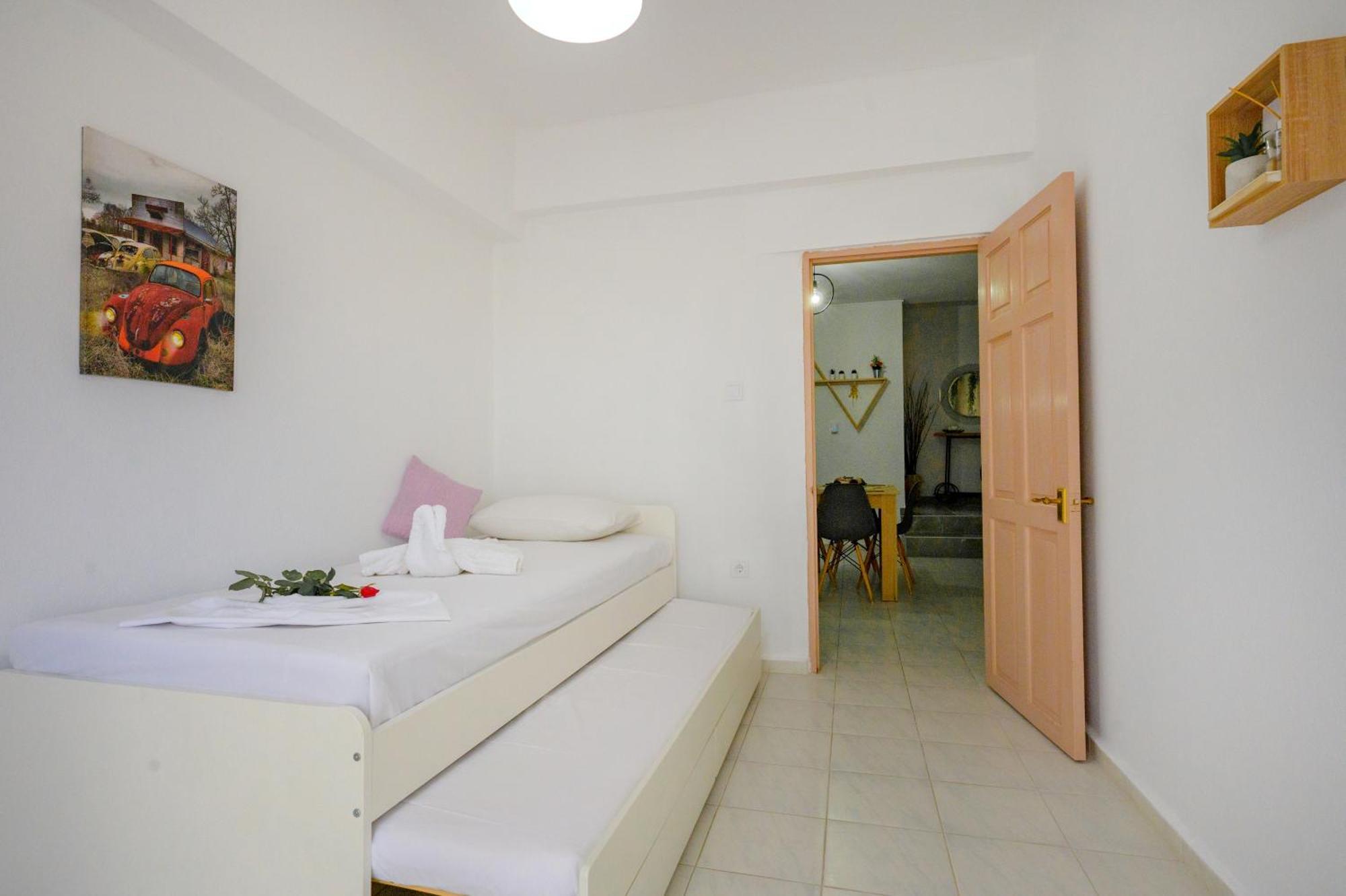 Michael'S Apartment'S Nea Roda Luaran gambar