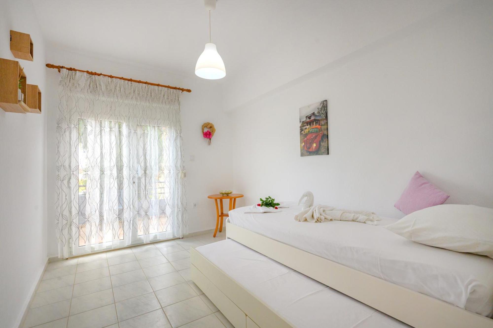 Michael'S Apartment'S Nea Roda Luaran gambar