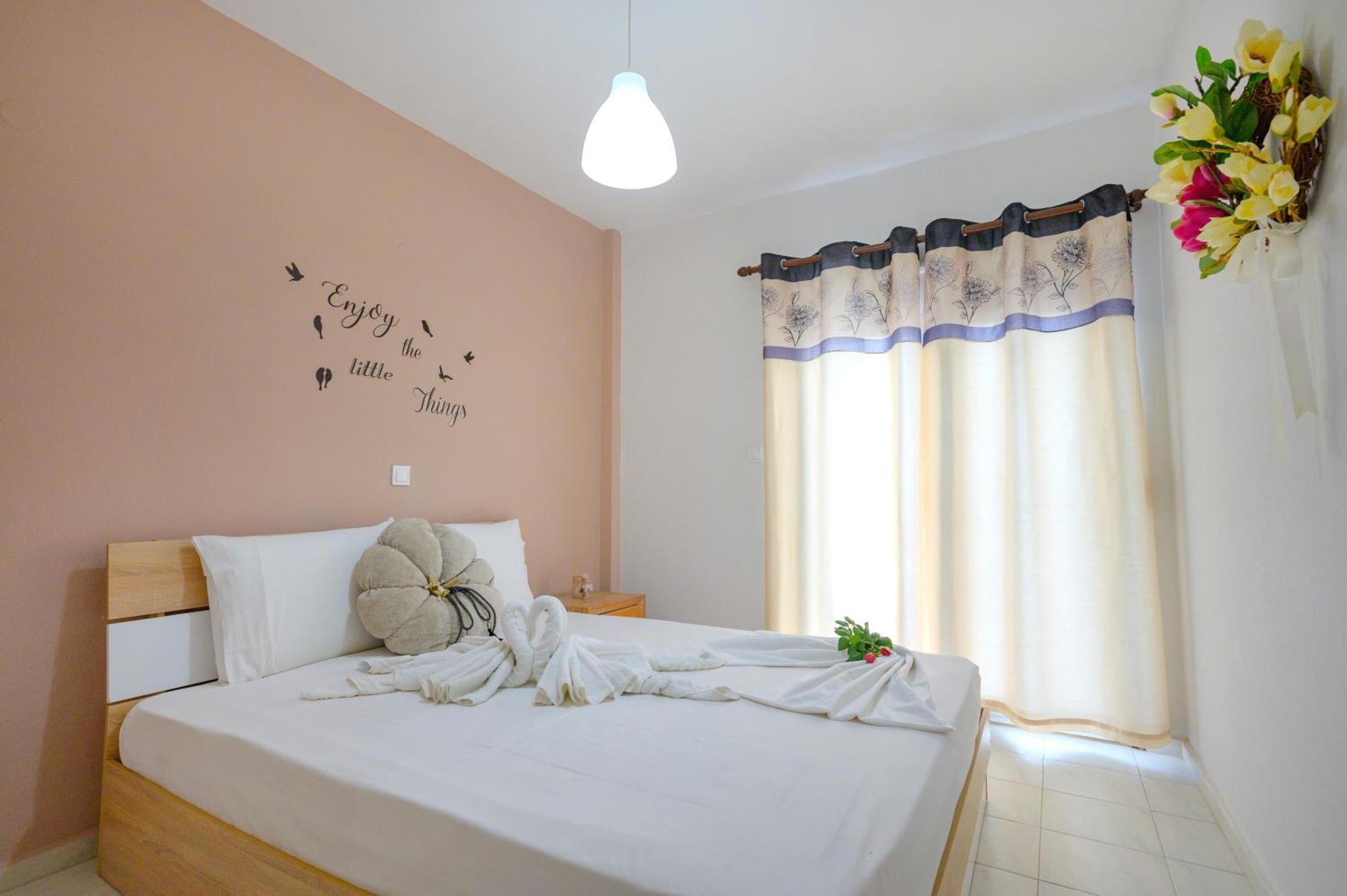 Michael'S Apartment'S Nea Roda Luaran gambar