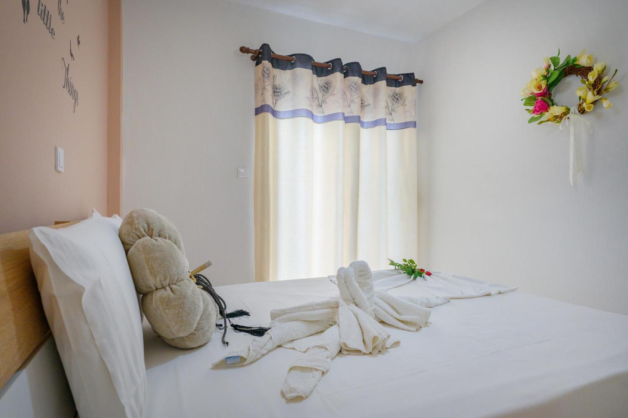 Michael'S Apartment'S Nea Roda Luaran gambar