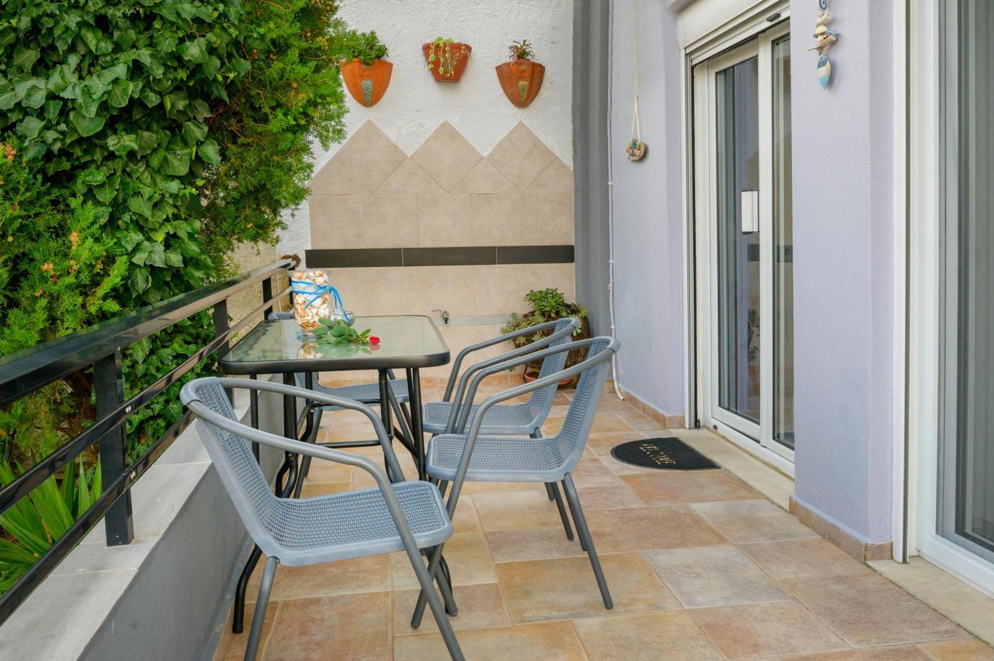 Michael'S Apartment'S Nea Roda Luaran gambar